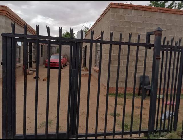 4 BEDROOM HOUSE FOR SALE IN BLOEMSIDE 2